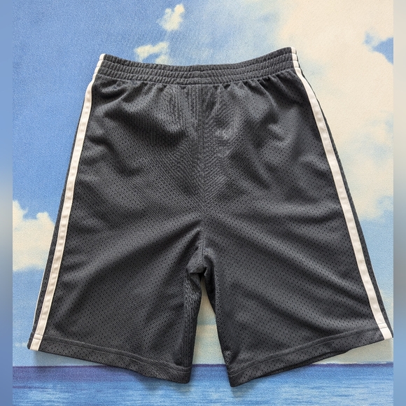 7Y boys Adidas grey shorts 🩶 - Picture 2 of 6